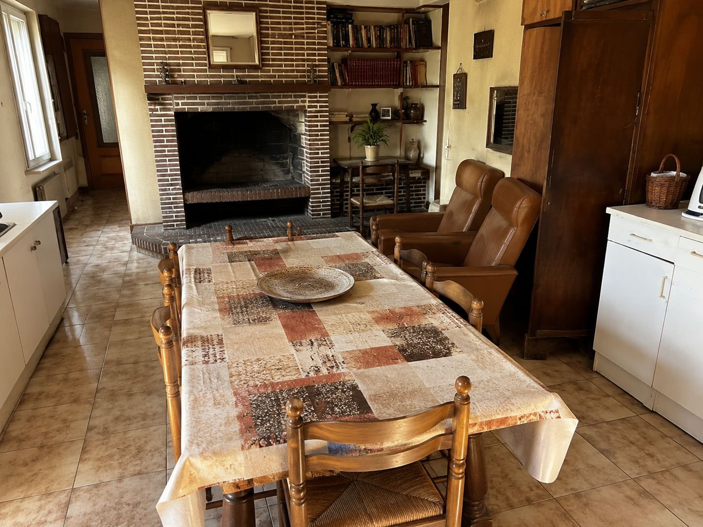 Salle à manger après intervention, table dressée